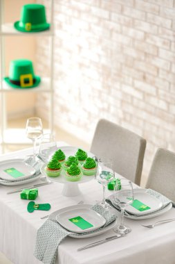 Aziz Patrick Günü kutlaması için masa hazır.