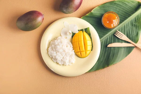 Plate Tasty Rice Mango Color Background — Stock Photo, Image