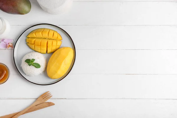 Plate Tasty Rice Mango Light Wooden Background — Stock Photo, Image