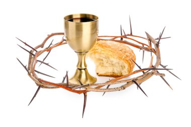 Şarap kadehi, ekmek ve dikenli taç beyaz arka planda.