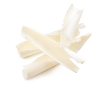 Beyaz arka planda çikolata bukleleri