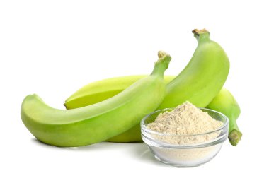 Lezzetli muzlar ve beyaz zemin üzerinde un olan kase.