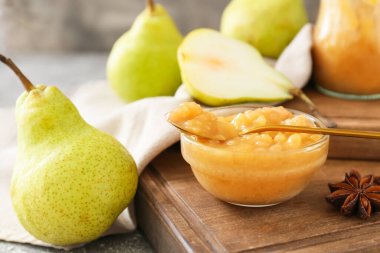 Masada bir kase armut reçeli