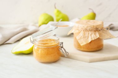 Hafif armut reçeli kavanozları