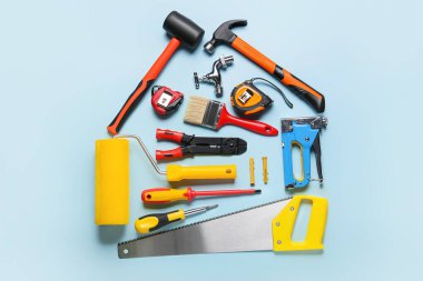 Renk arkaplan üzerinde inşaat araçları ile kompozisyon