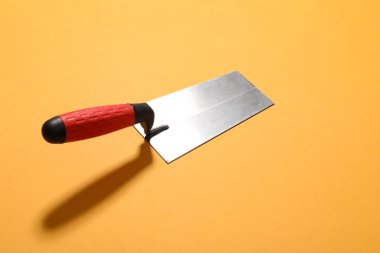 Renk arkaplanı üzerine yeni spatula