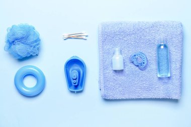 Renkli bebek için banyo aksesuarları