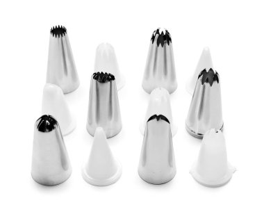 Beyaz arkaplanda farklı borulama ipuçları