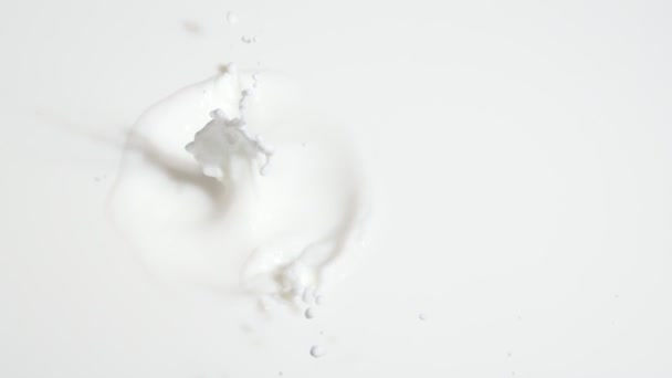 Tatlı Çikolatanın Süte Düşüşü — Stok video