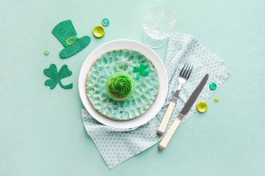 St. Patrick Günü kutlamaları için güzel bir masa.