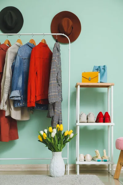 Modern koridorun şık iç tasarımı