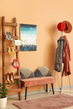 Modern koridorun şık iç tasarımı