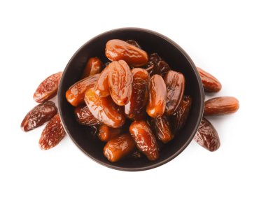 Beyaz arka planda kurutulmuş tatlı tarihli kase