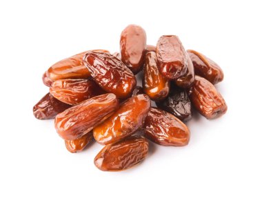 Beyaz arkaplanda kurumuş tatlı tarihler