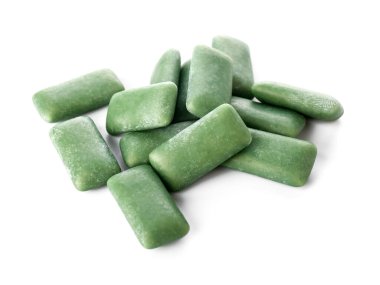 Beyaz arka planda lezzetli sakız çiğneme