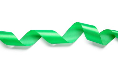 Beyaz arkaplanda güzel yeşil kurdele