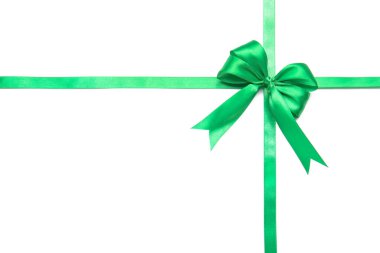 Beyaz arka planda fiyonklu güzel yeşil kurdeleler