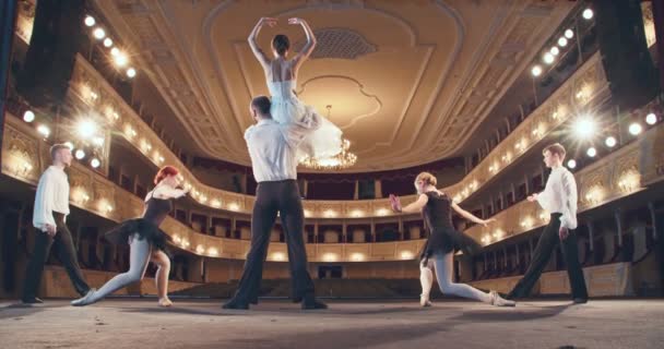 Ballerini Sul Palco Nel Teatro Balletto — Video Stock