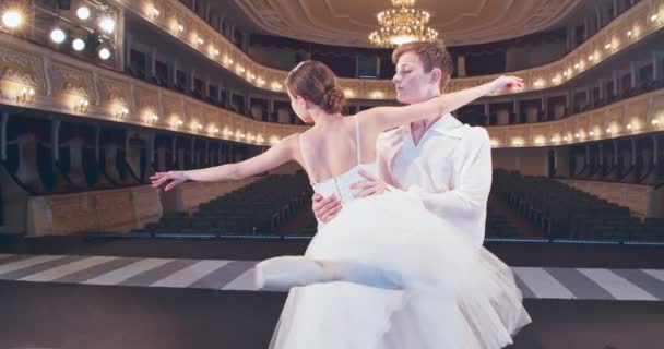 Ballerini Sul Palco Nel Teatro Balletto — Video Stock