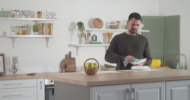 Lazy Teenage Girl Refusing Help Her Father Washing Dishes Kitchen — Stock Video