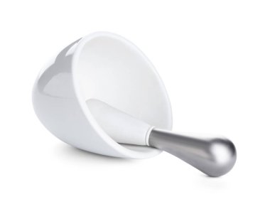 Beyaz arkaplanda havan ve Pestle