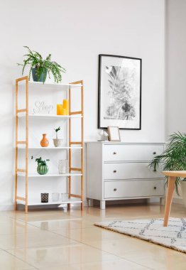 Çekmeceleri ve çekmeceleri rafa kaldırın.