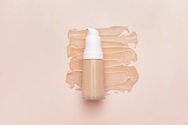 Makyaj vakfı şişesi ve renk arkaplanı örnekleri