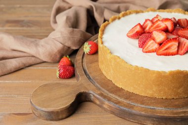 Masada çilekli lezzetli cheesecake.