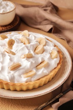 Masada lezzetli muzlu turta tabağı.