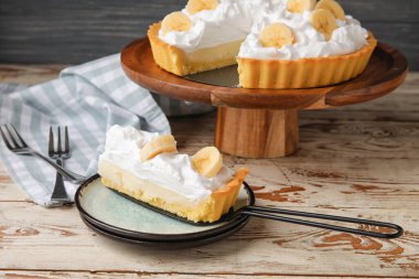 Tabakta lezzetli muzlu turta var.