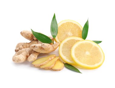 Beyaz arka planda taze zencefil ve limon