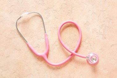 Renk arkaplanı üzerine modern steteskop