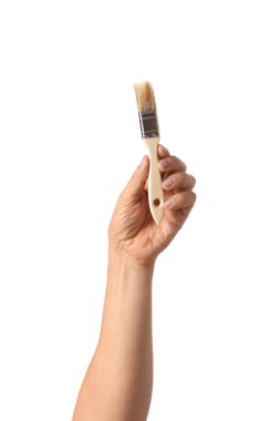 Beyaz arka planda erkek eli boya fırçası
