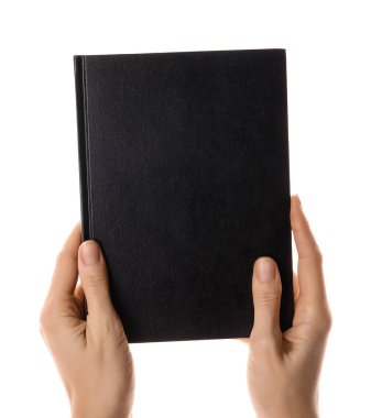 Beyaz arkaplan üzerine kitap tutan kadın