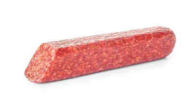 Beyaz arka planda lezzetli bir salam.