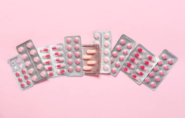 Renk arkaplanında farklı haplar