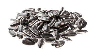 Beyaz arkaplanda ayçiçeği tohumları