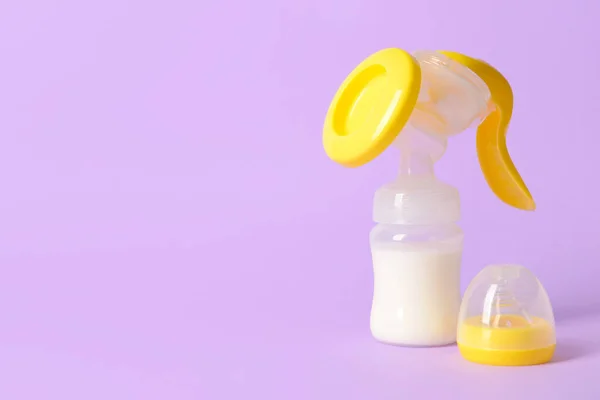 彩色背景的母乳泵 — 图库照片