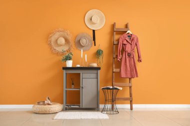 Modern salonun iç mimarisi.