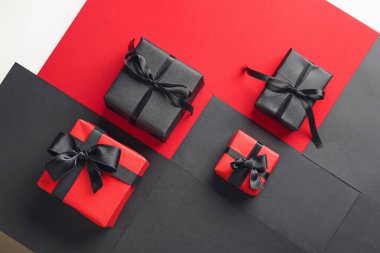 Arkaplanda hediye kutuları