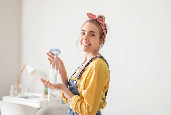 Young Woman Air Freshener Home — Stock Photo, Image