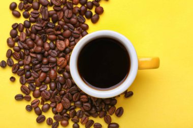 Renkli kahve fincanı.