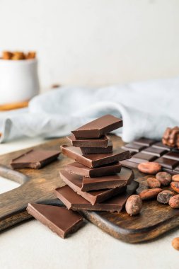 Hafif arkaplanda tatlı çikolata