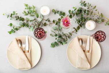 Işık arkaplanındaki güzel tablo ayarları