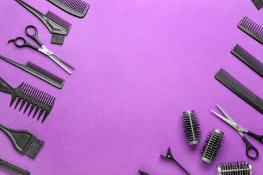 Renk arkaplan üzerinde kuaför araçları kümesi