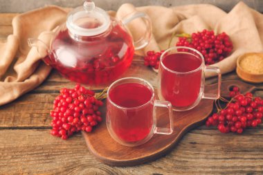 Sağlıklı viburnum çayı.