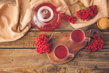 Sağlıklı viburnum çayı.