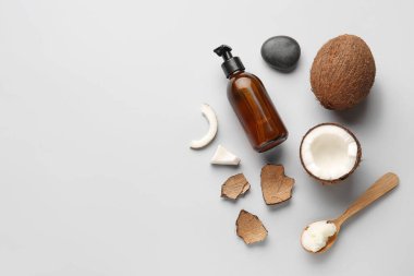 Işık arkaplanında hindistan cevizi yağı içeren kompozisyon