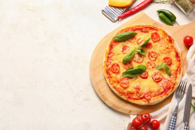 Hafif arka planda lezzetli pizzalı pano