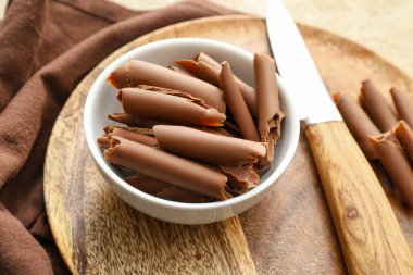 Lezzetli çikolata bukleli kase, yakın plan